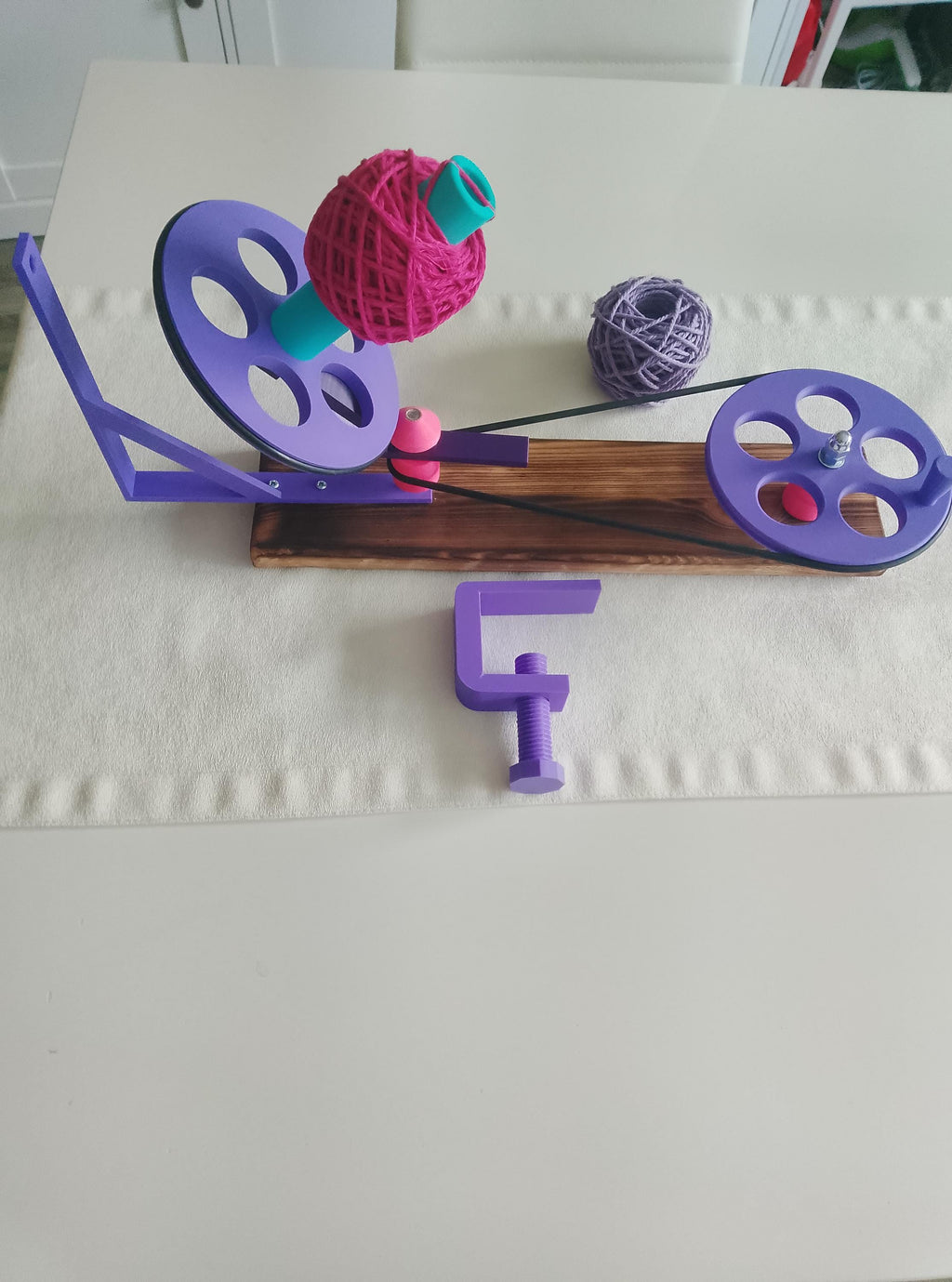 Großer Wollwickler – 3D-gedruckt mit geflammter Base & Tischklammer